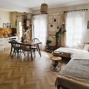 Lunaria Annua Centre-historique Avignon, à Deux Pas Du Palais, 4-5 Personnes Wifi Appartement